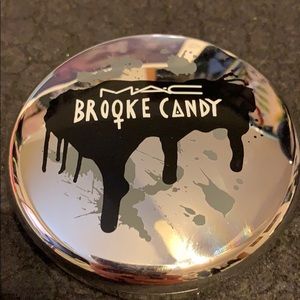 Mac Brooke Candy golden bronzing powder